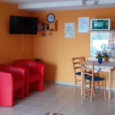 Studio-appartement Mit Terrasse By Interhome